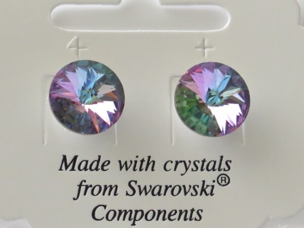 Naušnice napravljene od odličnih Swarovski kristala i kvalitetnih metalnih dijelova.