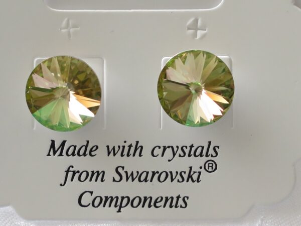 Zanimljive naušnice načinjene su od Swarovski Elements kristala
