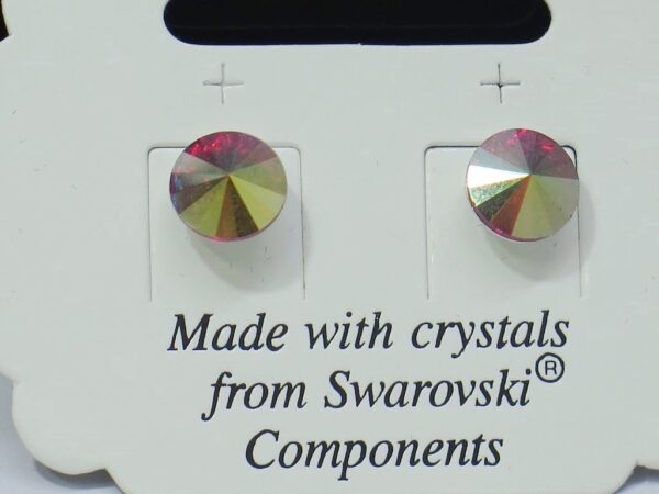 Naušnice od Swarovski kristala širine 8 mm, zlatno - crvenkastih boja i sjajnih tonova.