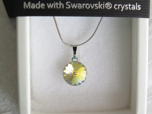 Ogrlica od Swarovski Elements s kristalom od 12 mm u obliku kruga.
