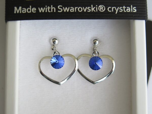 Naušnice sa Swarovski kristalima plave boje i prozirno-sjajnih tonova.