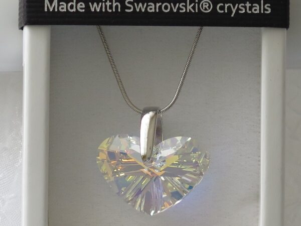Swarovski Elements ogrlica duljine 40 cm s produžnim lančićem i privjeskom u obliku srca.