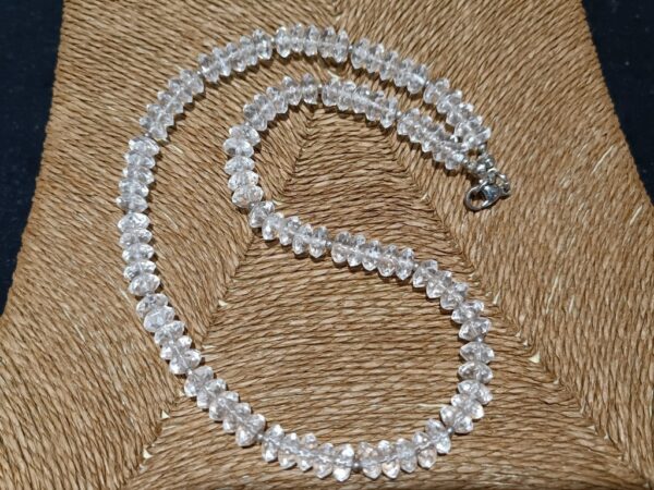 Gorski kristal ogrlica izrađena od facetrianih perli poludragog kamena
