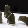 Neobrađeni primjerci meteorita Moldavita iz Češke