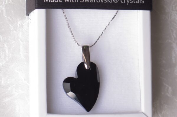 Ogrlica od Swarovski kristala s privjeskom srca crne boje