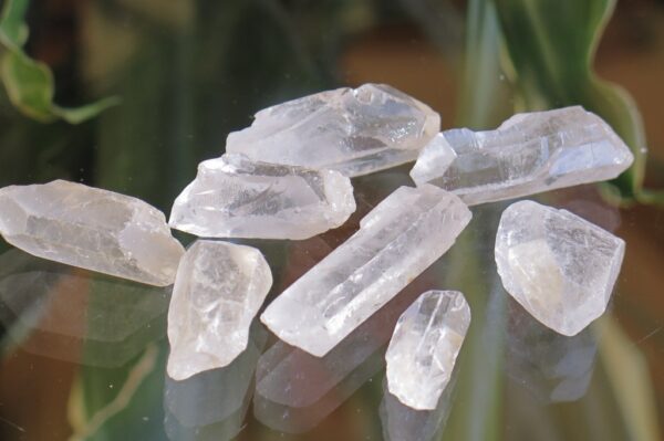 gorski kristal u obliku prirodnihi neobrađenih špica
