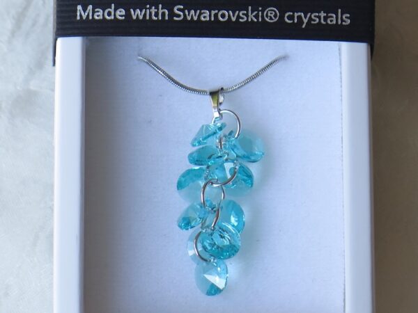 Ogrlica od Swarovski kristala plavih nijansi boja, bez nikla