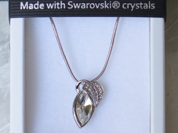Ogrlica od Swarovski kristala s privjeskom