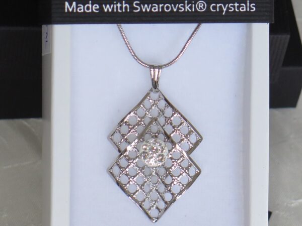 Ogrlica od Swarovski kristala s privjeskom.