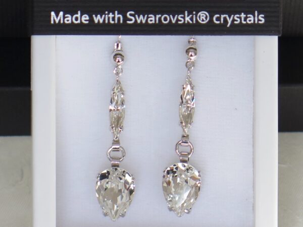 Naušnice izrađene od Swarovski kristala i kvalitetnih metalnih komponenata