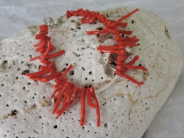 Jadranski crveni Koralj narukvica sa srebrom 925 i žarko crvenim grančicama