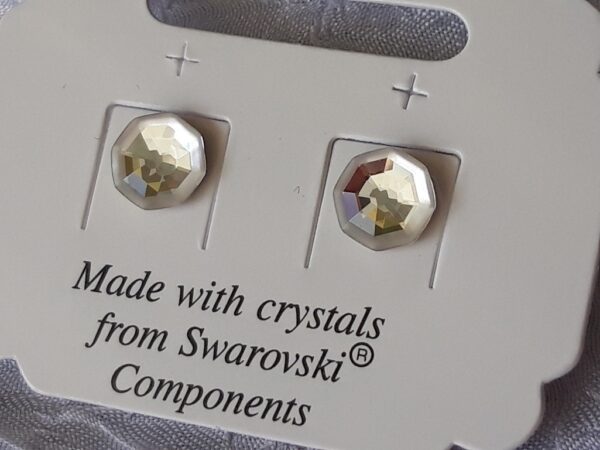 okrugle naušnice od Swarovski kristala, prozirnih reflektirajuće sjajnih tonova