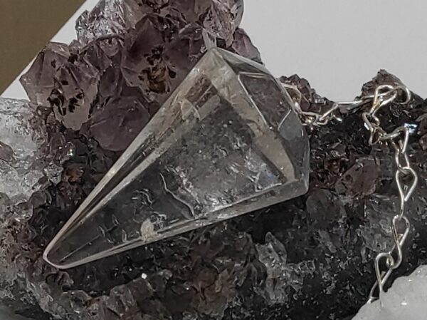 Visak od poludragog kamena Gorskog kristala