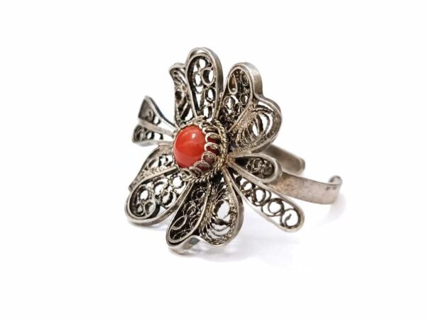 Autentičan prsten od jadranskog koralja i srebra u obliku cvijeta