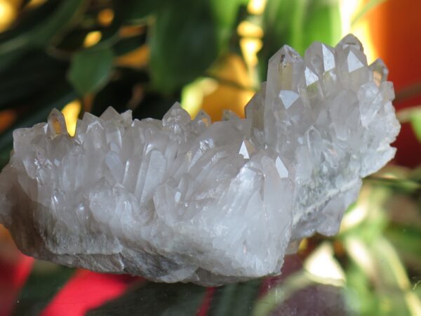 Gorski kristal druza sa mnogobrojnim prirodnim špicama
