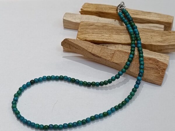 Krikola ogrlica od sitnih perli palvo-zelenog poludragog kamena