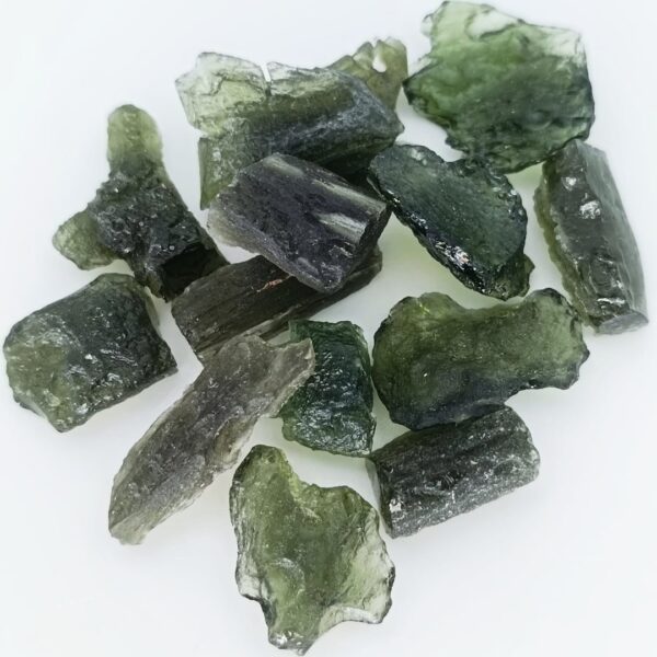 Meteorit Moldavit - manji ulomci zelene boje