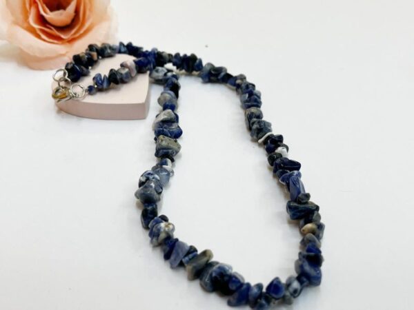 Ručno izrađena ogrlica od poludragog kamena Sodalita nježnih plavih nijansi i tonova