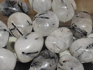 turmalin kvarc kristal mineral poludragi kamen