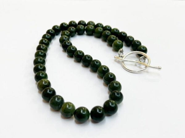 Ogrlica od perli zelenoga Žada