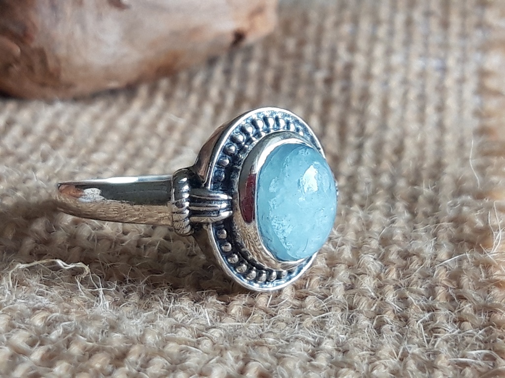 Akvamarin prsten u ukrašenom obruču od srebra 925