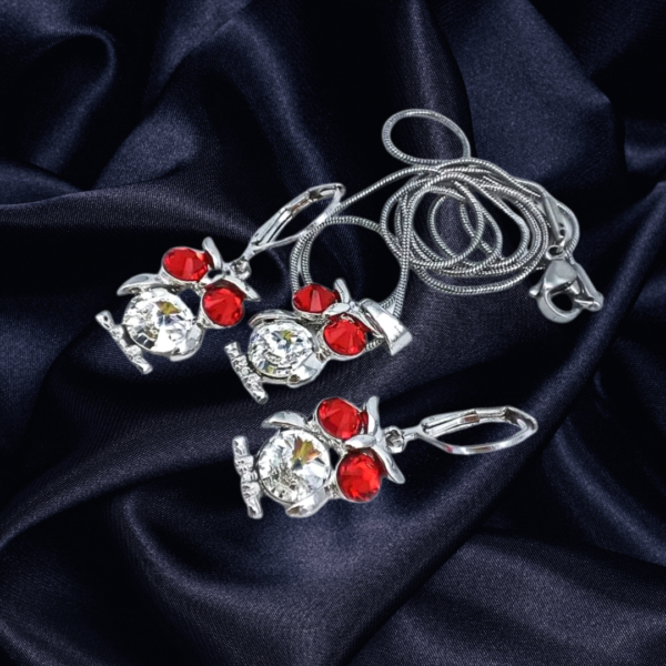 Komplet nakita od Swarovski elemanata u obliku sove, crvene boje.