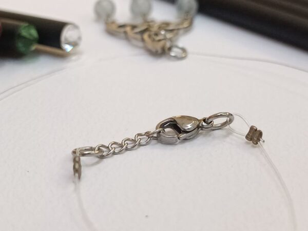 Karabin kopča od nehrđajućeg čelika na Akvamarin ogrlici.