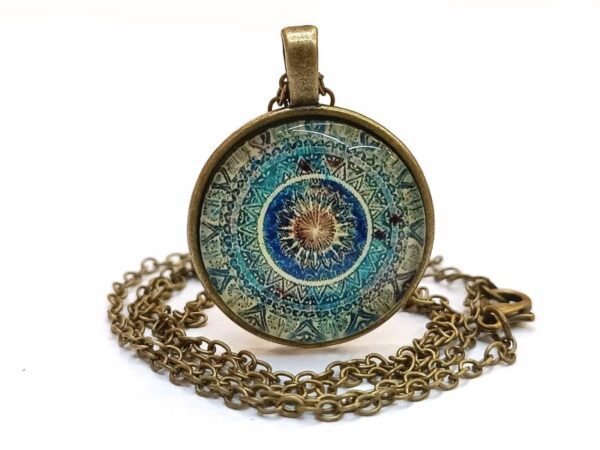 Ogrlica Amulet koja simbolizira sunce i vjeru u život
