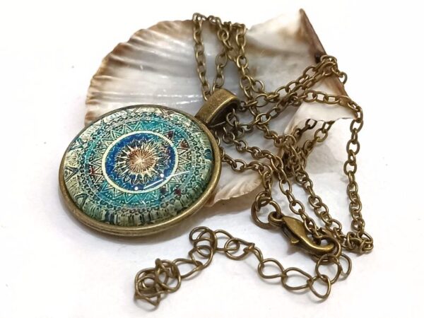 Amulet ogrlica sa simbolom sunca