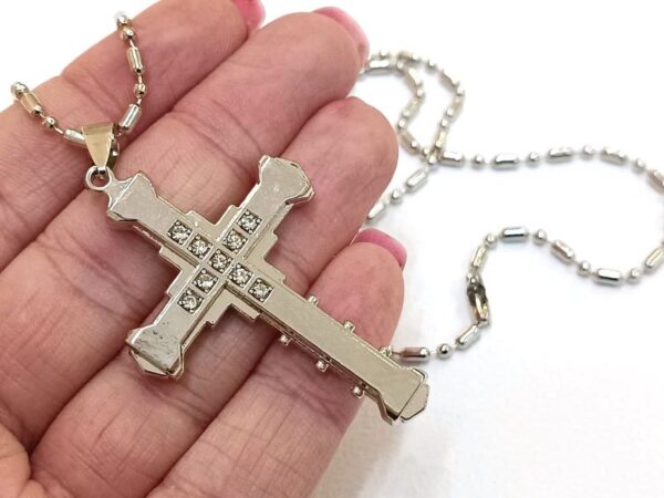 Ogrlica od nehrđajučeg čelika s privjeskom od križa