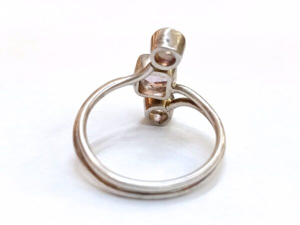 Poludragi kamen Ametist- srebreni prsten zanimljivog oblika i ljubičastih nijansi