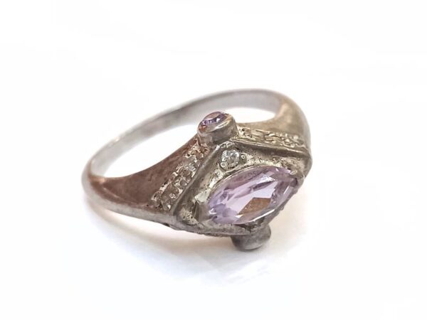Poludragi kamen Ametist na prstenu od srebra 925 finoće