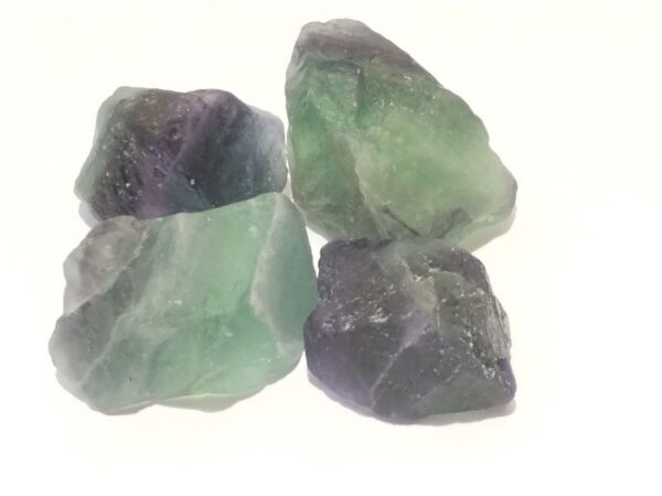 Fluorit poludragi kamen - neobrađeni ulomci duginih boja