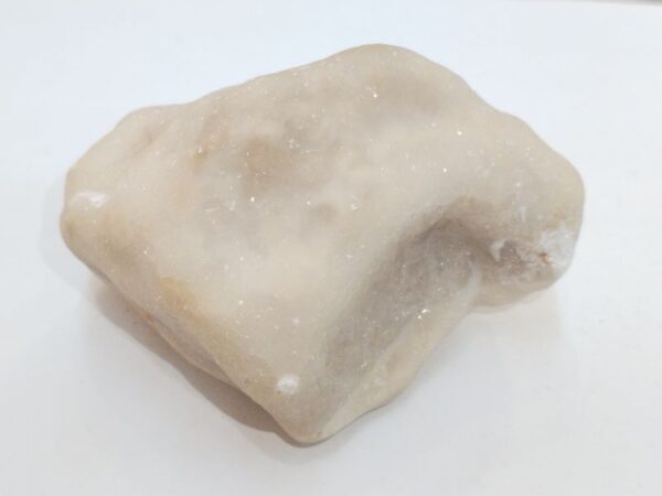 Kristal bijeli Kalcit na vapnencu Alkasinu