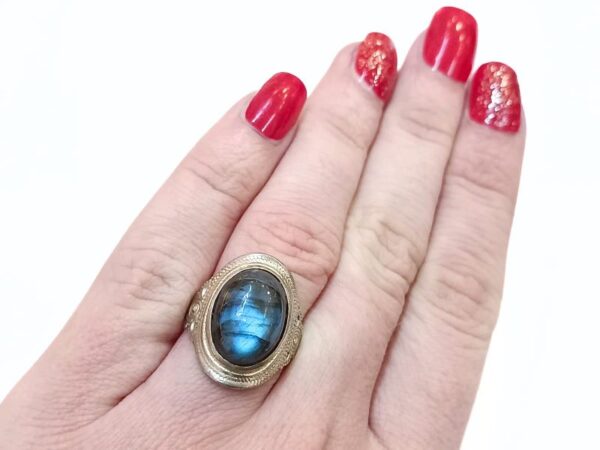 Prekrasan prsten od Labradorita i srebra 925 finoće
