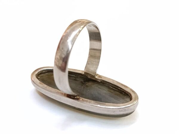Predivan prsten od Labradorita- poludragog kamena i srebra 925 kakvoće