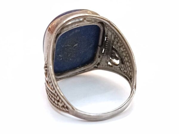 Srebrni prsten izrađen od poludragog kamena Lapis Lazulija i srebra 925 kakvoće
