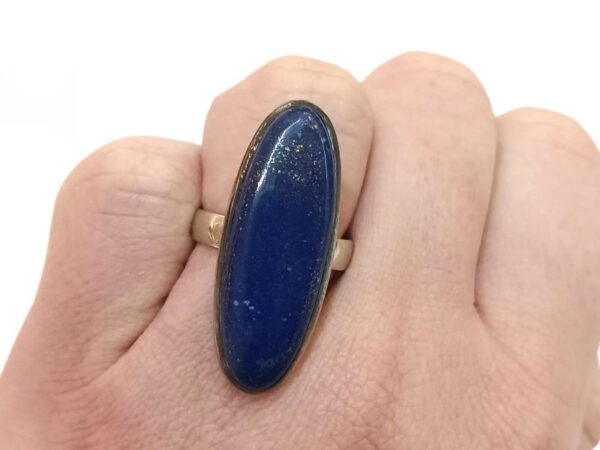 Poludragi kamen Lapis Lazuli krasi prsten od srebra