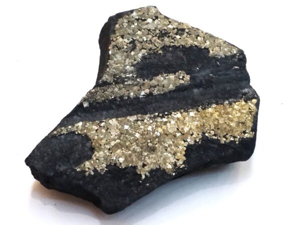 Poludragi kamen Pirit s meteoritom Šungitom
