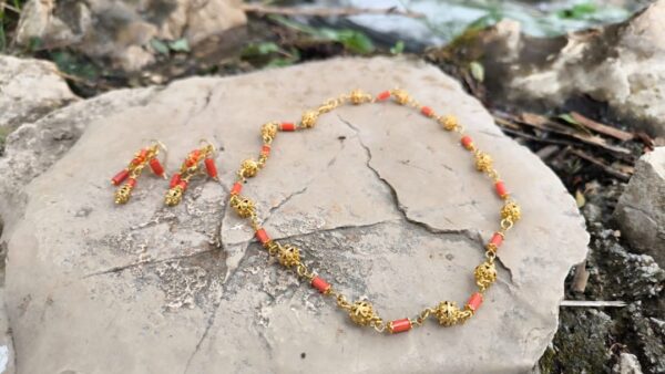 Ogrlica sa crvenim jadranskim Koraljem, šibenskim botunom o pozkaćeng srebra 925 Ag. Ručni rad, vrhunske kvalitete.