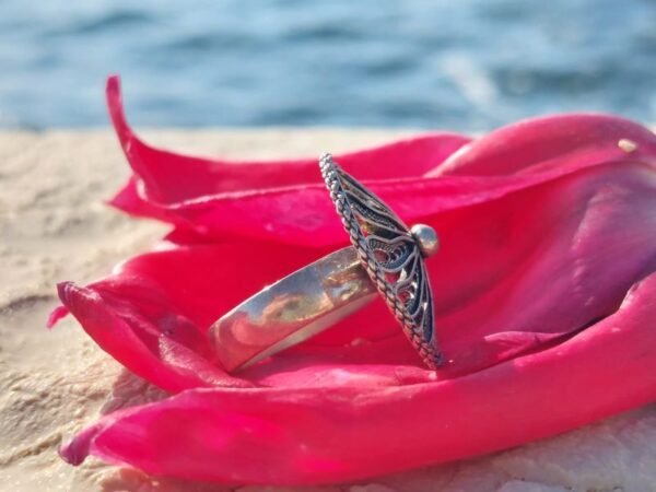 Šibenski botun prsten os srebra 925 finoće zanimljivog dizajna i većeg oblika