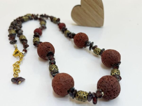 Ogrlica od nepravilnih perli poludragog kamena Granata i crvene Vulkanske lave